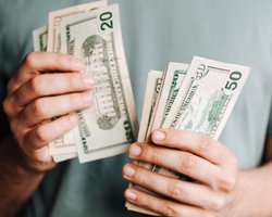 Курс будет колебаться каждый день: банкир объяснил, чего ждать от валютного рынка перед праздниками