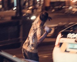 Кулаки, кирпичи и газ: ночью в центре Киева произошла драка с участием фанатов "Ливерпуля"