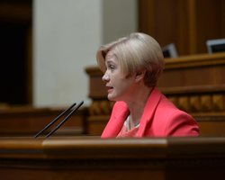 Одна річ. Соратниця Порошенко не відповіла на питання щодо справедливості підозри Медведчуку (відео)