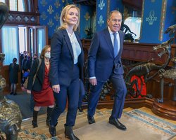 "Розмова німого з глухим": Лавров розчарований зустріччю з главою МЗС Британії Трасс