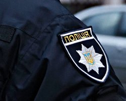 Травмував дитину та погрожував перехожим: в Одесі затримали чоловіка з ножем (відео)