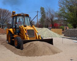 Чоловік зніс бульдозером улюблений паб і сів за ґрати: причина вчинку спантеличує (відео)