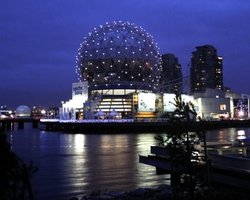 Во время концерта в олимпийском Ванкувере на зрителей упало заграждение. Пострадали 19 человек