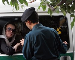 Перша поступка. Генпрокурор Ірану заявив, що в країні розпустили поліцію моралі