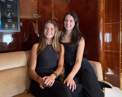 Позолота й особиста спальня: внучка Дональда Трампа показала його літак (відео)