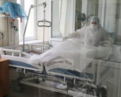 "Диарея, рвота и глухота". На Закарпатье выявили новые симптомы коронавируса