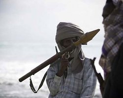 Захваченное судно с украинскими моряками следует в Сомали 