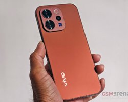 Компактний смартфон з батареєю 6500 мАг: що вміє новий хіт середнього класу (фото)