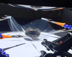 Прощавайте, плоскі сонячні панелі: дивовижні сфери вловлюють приховане світло всюди