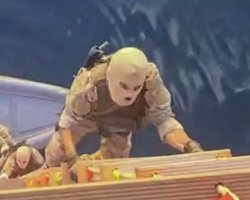 Іранці показали, як брали на абордаж кораблі: у США заявили, що перемир'я це не порушує