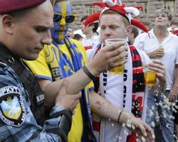 Более 200 гостей Евро-2012 обратились к врачам в Донецке, в основном - с алкогольной интоксикацией