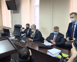 Суд избирает меру пресечения Порошенко, рядом проходит митинг в его поддержку