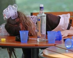 Почти все школьники в возрасте от 14 до 16 лет пьют алкоголь, - соцопрос