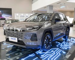 Дешевле Duster: на рынок вышла самая доступная Toyota RAV4 (фото)