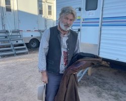 Смерть на знімальному майданчику: зброя вистрілила, коли Болдвін навчався діставати її з кобури