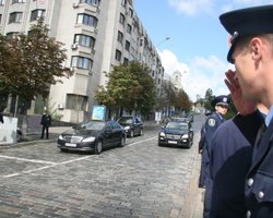 Сюжет дня. Рада не захотела лишать президента привилегий на дорогах