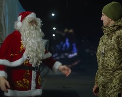 Санта-Клаус привез в Украину секретный подарок: ГПСУ показала атмосферный новогодний ролик