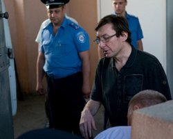 Жена Луценко: В дело мужа специально ввели секретный том