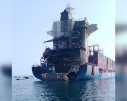 Плавучі бомби: у Перській затоці дрейфують підбиті Іраном кораблі (відео)