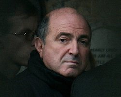 СМИ: Похороны Березовского перенесены 