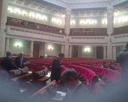 Депутаты Партии регионов ушли из Рады проводить собрание на Банковой, - депутат
