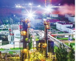 Горить завод "Лукойлу": Волгоградську область РФ атакували безпілотники, — росЗМІ (відео)