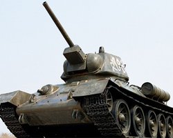 На Крещатике Nissan чуть не врезался в танк