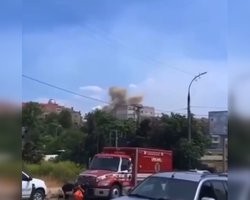 Обстрел Херсона во время эвакуации: ВС РФ ударили по жилому дому (видео)