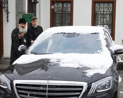 Mercedes — в почете: СМИ показали, на каких авто ездит митрополит УПЦ Павел (фото, видео)