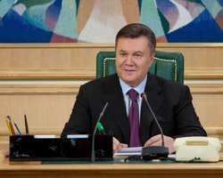 Янукович о соседстве с Россией: Спать рядом с медведем спокойно нельзя