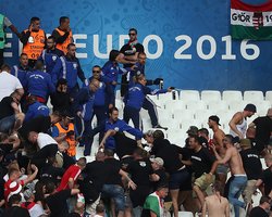 Венгерские болельщики устроили драку на Евро-2016