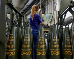 Постачання снарядів Україні та Ізраїлю виснажили запаси: Пентагон озвучив свої потреби