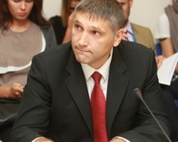 Представитель Януковича заявил, что отвечает за его позицию по закону о клевете