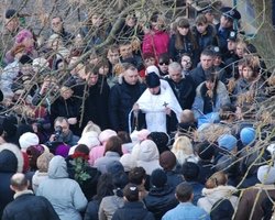 Жители села Луч возмущены, что Оксану Макар похоронили рядом с героями ВОВ