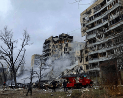 Десять поранених: перші подробиці про наслідки удару по житловому будинку у Дніпрі (фото)