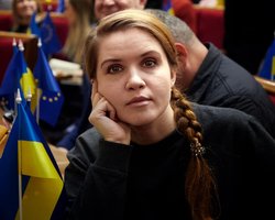 Безугла, яка голосувала "за" законопроєкт про НАБУ і САП, заявила, що депутати "так не мають робити"