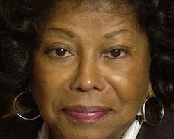 Мать Майкла Джексона лишили права опеки над его детьми