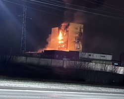 Дрони атакують Саранську область: палає завод, що виготовляє кабелі для управління бойовими БпЛА (відео)