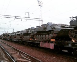 Россия стягивает военную технику к границе с Украиной