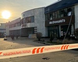 Ракетный удар по Киеву: двое погибших, спасатели ищут людей под завалами (фото, видео)