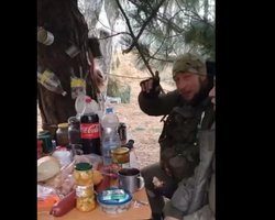 "Із 86 осіб залишилося 7": окупанти-"оптимісти" записали радісне відео з Херсонщини (відео)