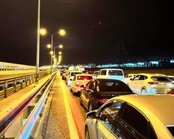 "Забезпечити масовку": студентів під Запоріжжям відправили "допомагати" людям у заторі до Криму