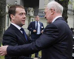 Сегодня главы правительств России и Украины проведут встречу "с глазу на глаз" в Сочи