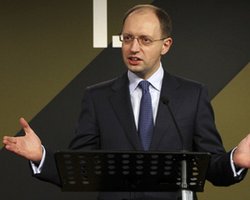 Яценюк: После того, как Луценко  освободился, у оппозиции прибавилась сила