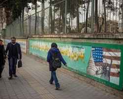 "Вибирайтеся через Вірменію": США закликали своїх громадян негайно покинути Іран