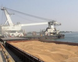 "Старые и маленькие": Россия создает теневой флот для экспорта зерна, — Reuters