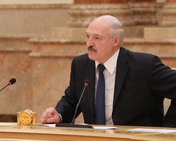 "Кого в армию, а кого на улицу". Лукашенко требует отчислять протестующих студентов