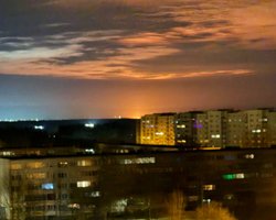 Дрони вдарили по авіазаводу у Смоленську, порт Усть-Луга знову у вогні: Росію атакують БпЛА (відео)