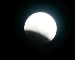 Завтра украинцы станут свидетелями редкого лунного затмения