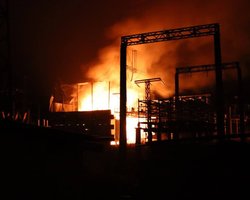 "Добивають": Сили оборони дронами вдарили по нафтобазі у Феодосії, — соцмережі (відео)